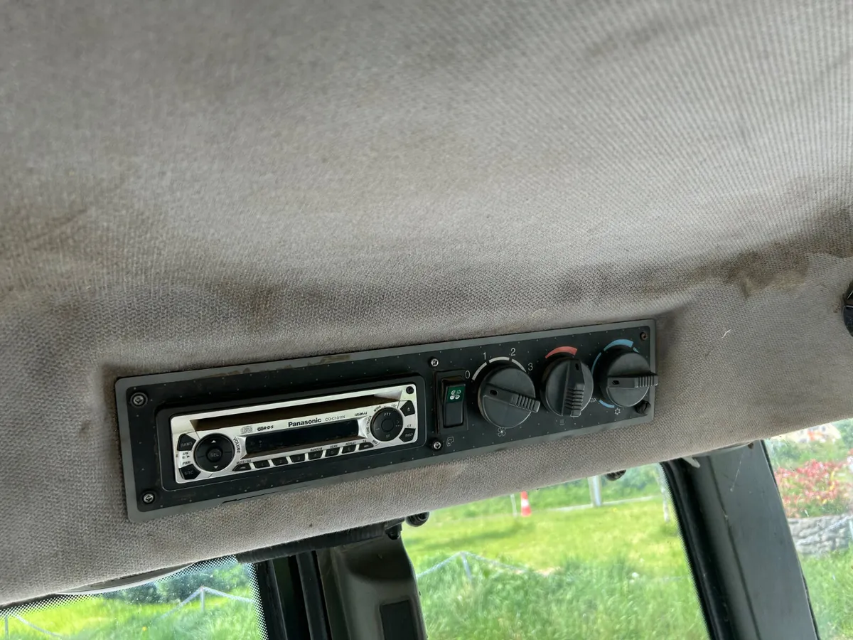 2003 Valtra T130 - Image 3
