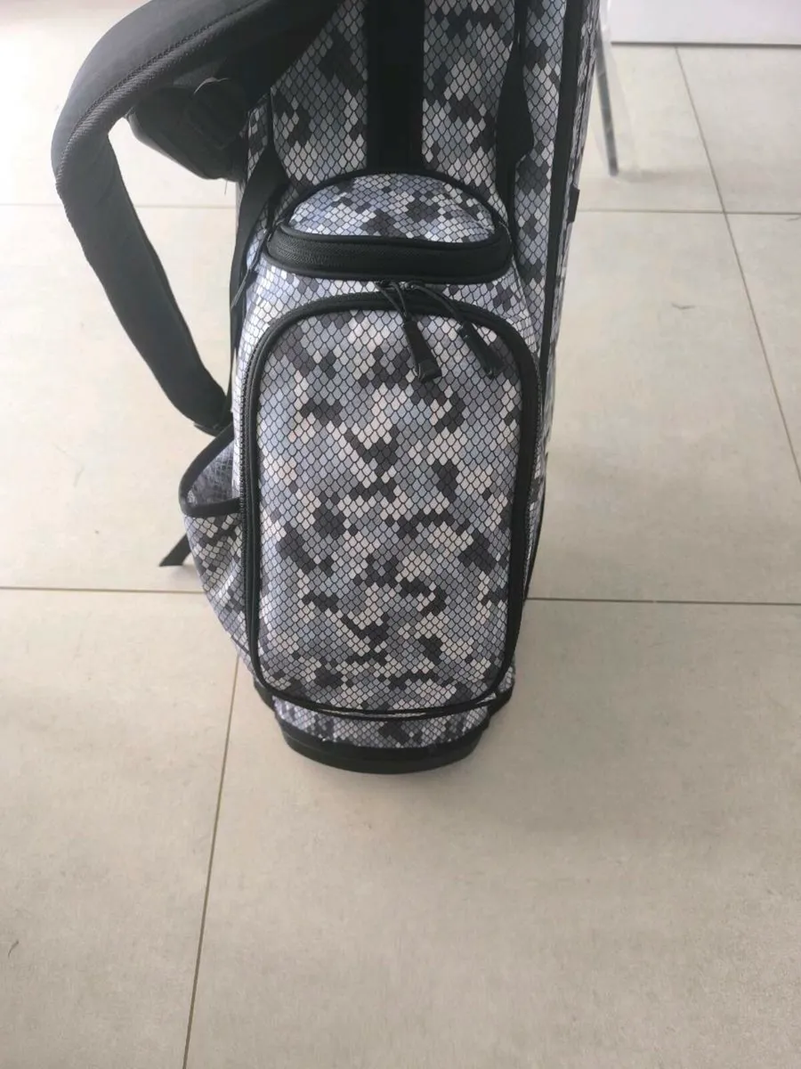 Cobra golf bag - Image 1