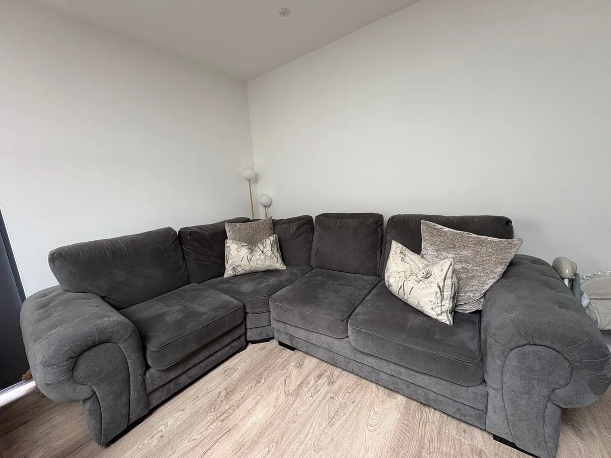 Grey corner L couch *price drop* - Image 1