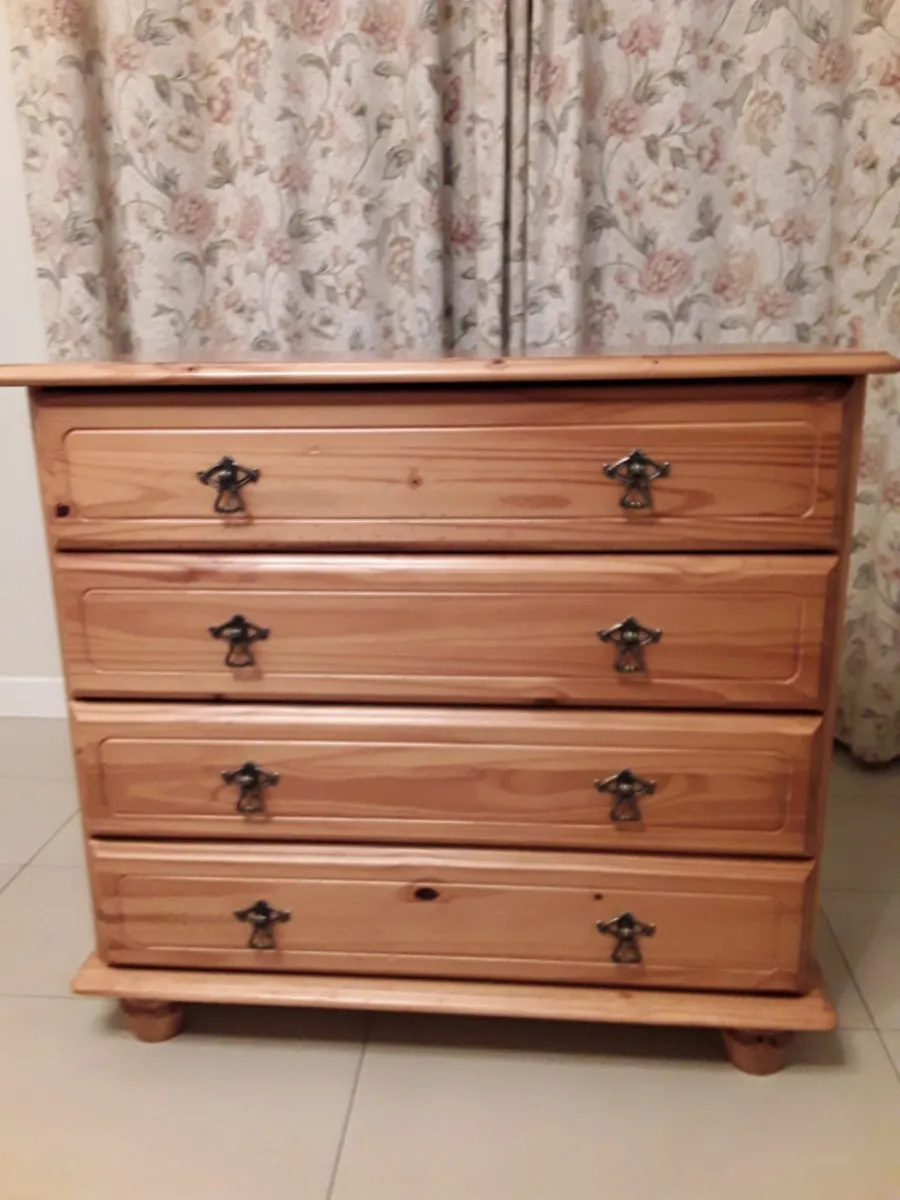 Chest of drawers