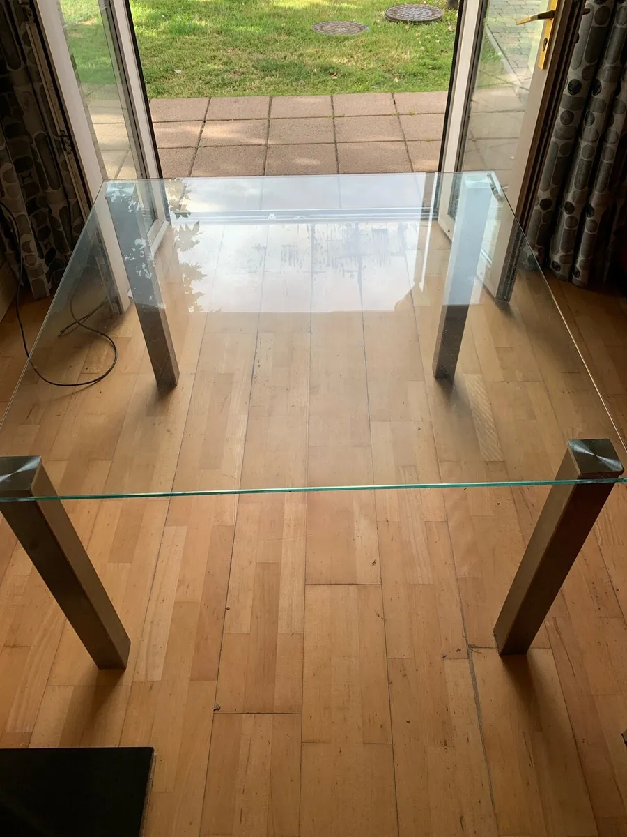 Free - Dining glass table