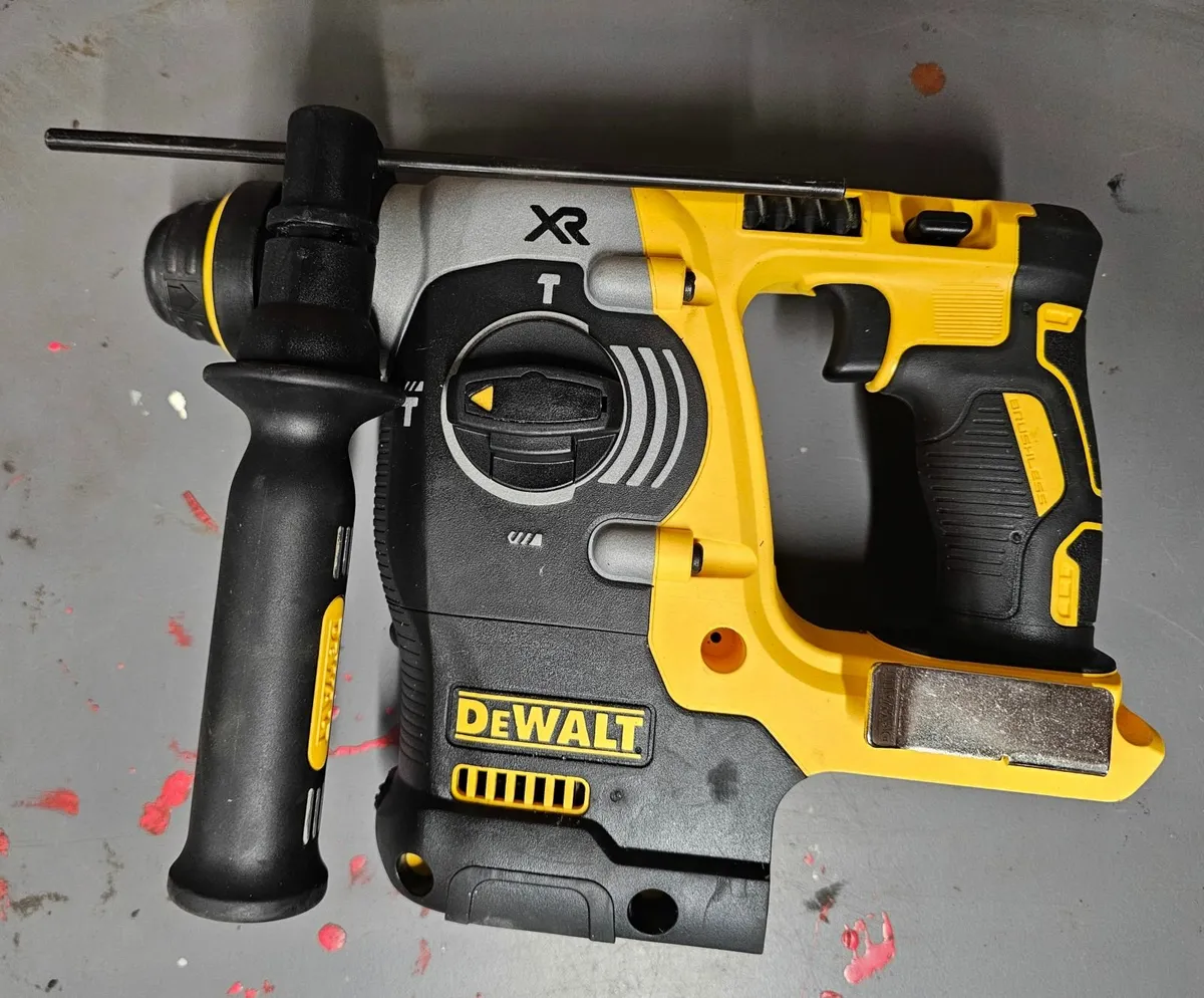 Dewalt 18v sds €200 - Image 1