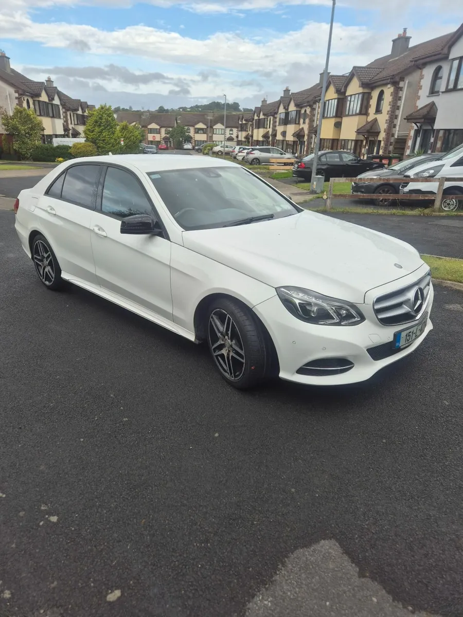 Mercedes-Benz E220 AMG Night Edition - Image 2