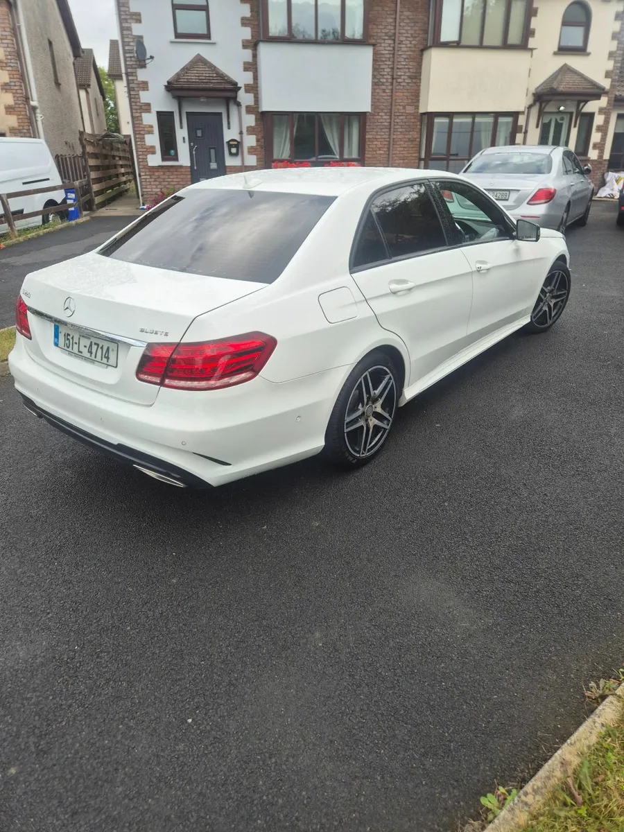 Mercedes-Benz E220 AMG Night Edition - Image 3