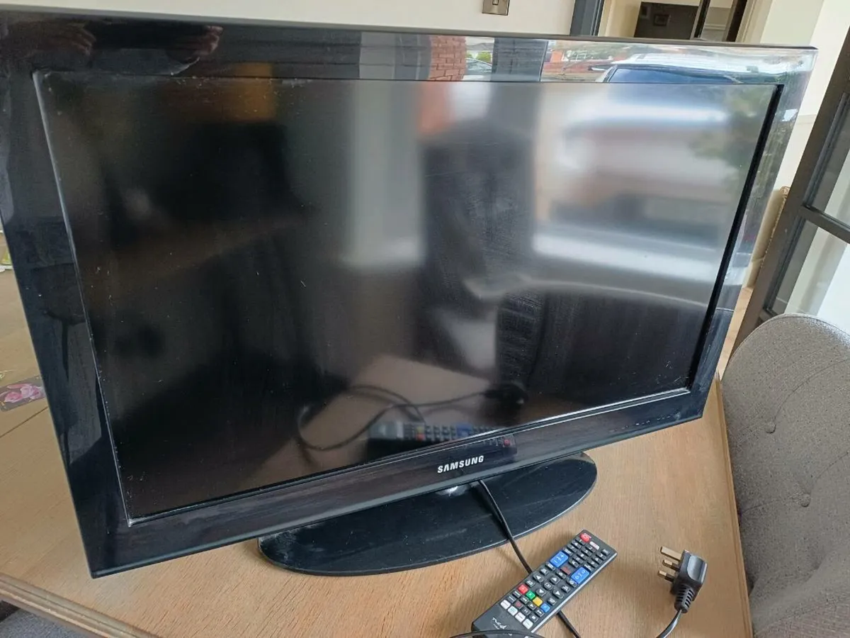 32" Samsung TV (not smart)