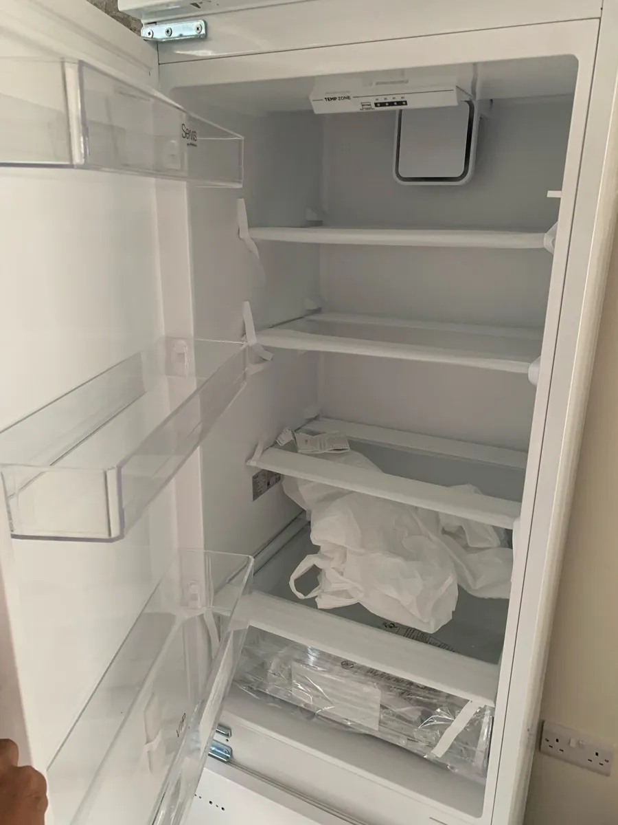 Integrated fridge freezer - Image 2
