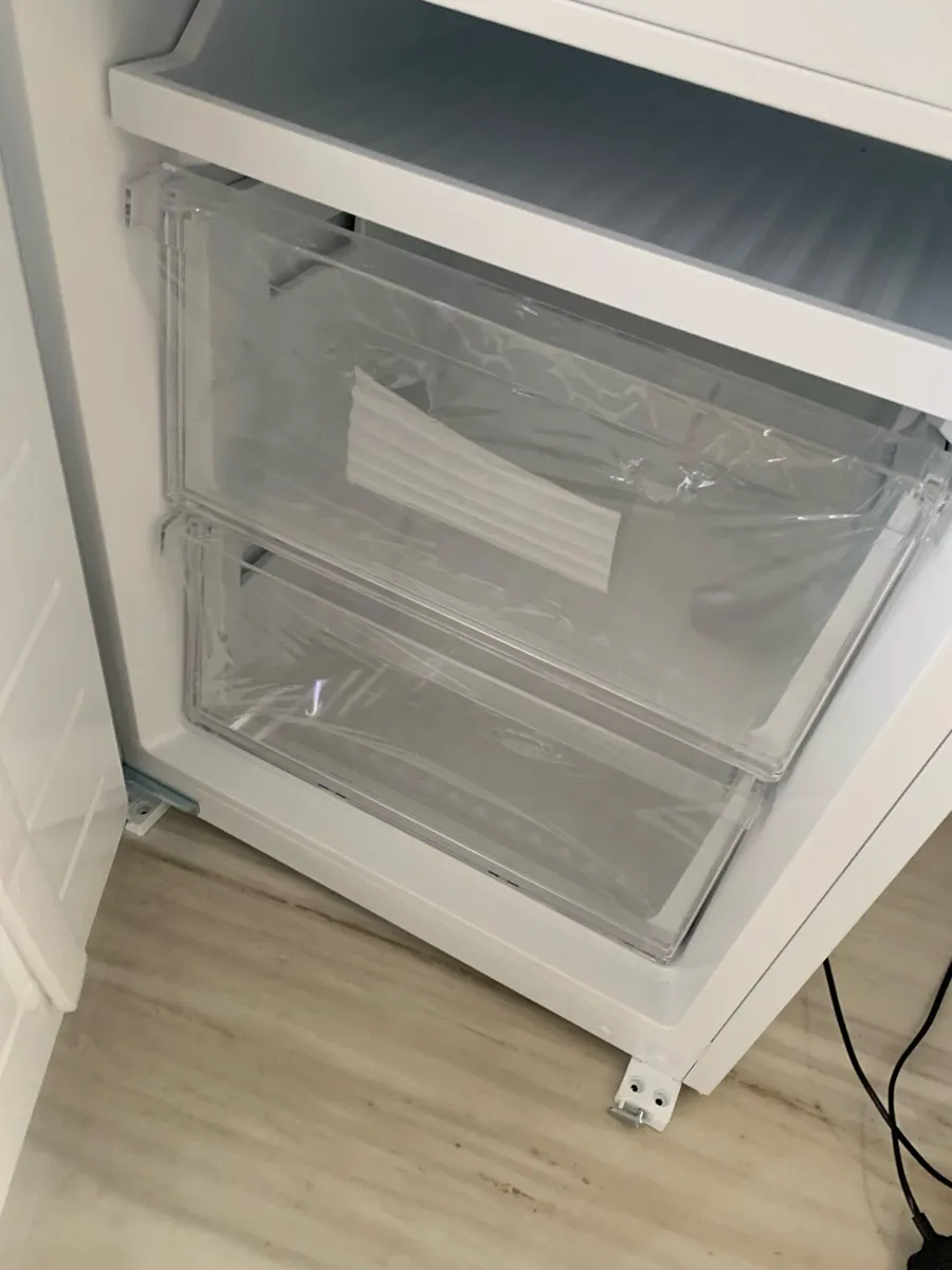 Integrated fridge freezer - Image 3