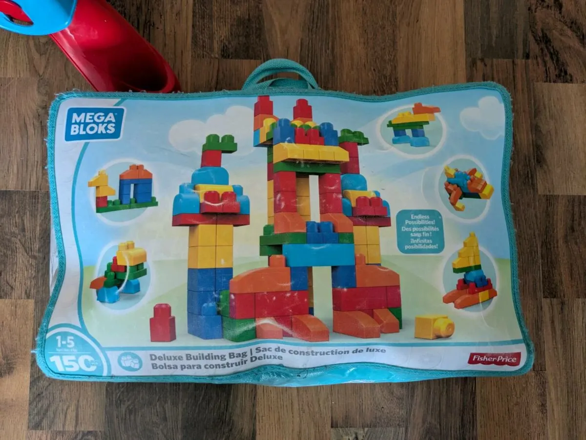 Mega building blocks and table - Image 3