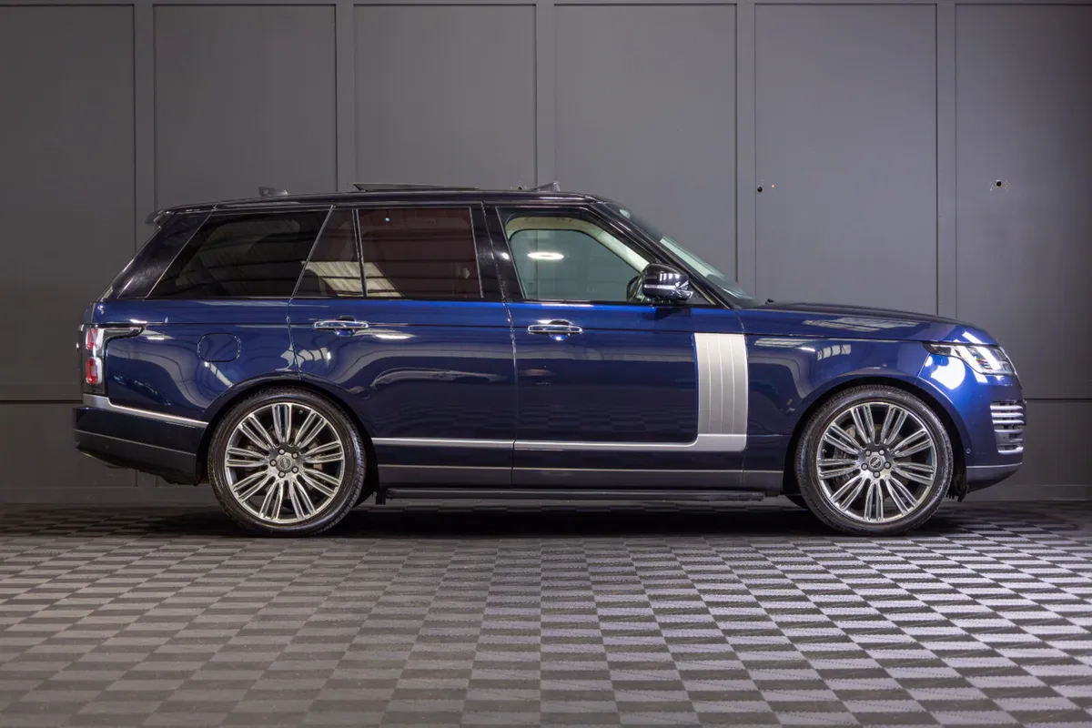 212 Range Rover Vogue Autobiography P400e - Image 2