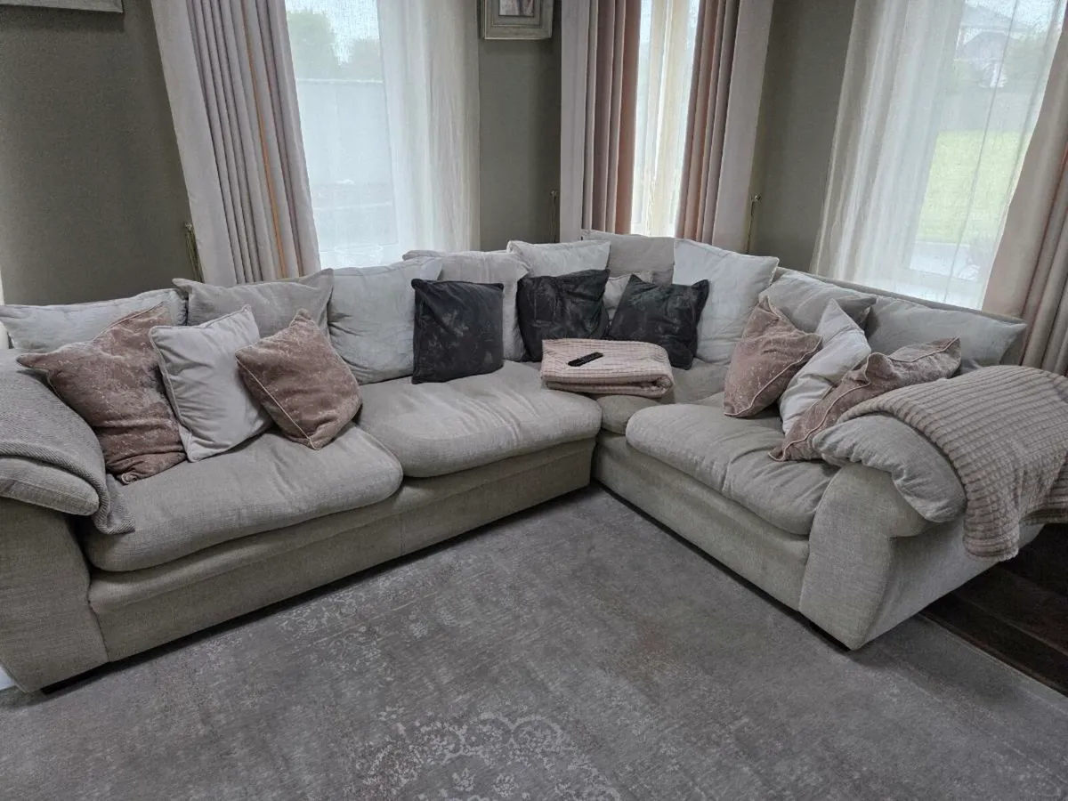 Corner sofa - Image 1