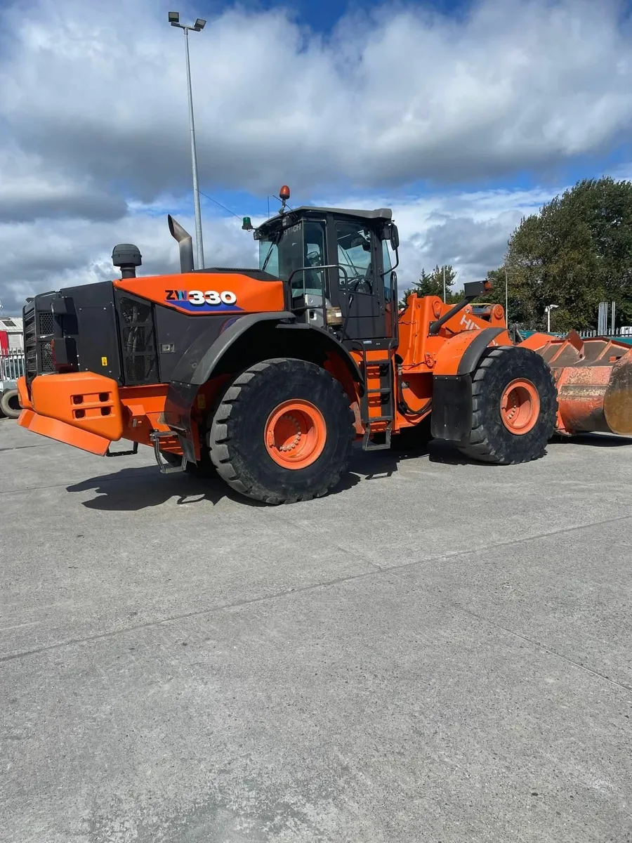Hitachi 330 loading shovel - Image 2
