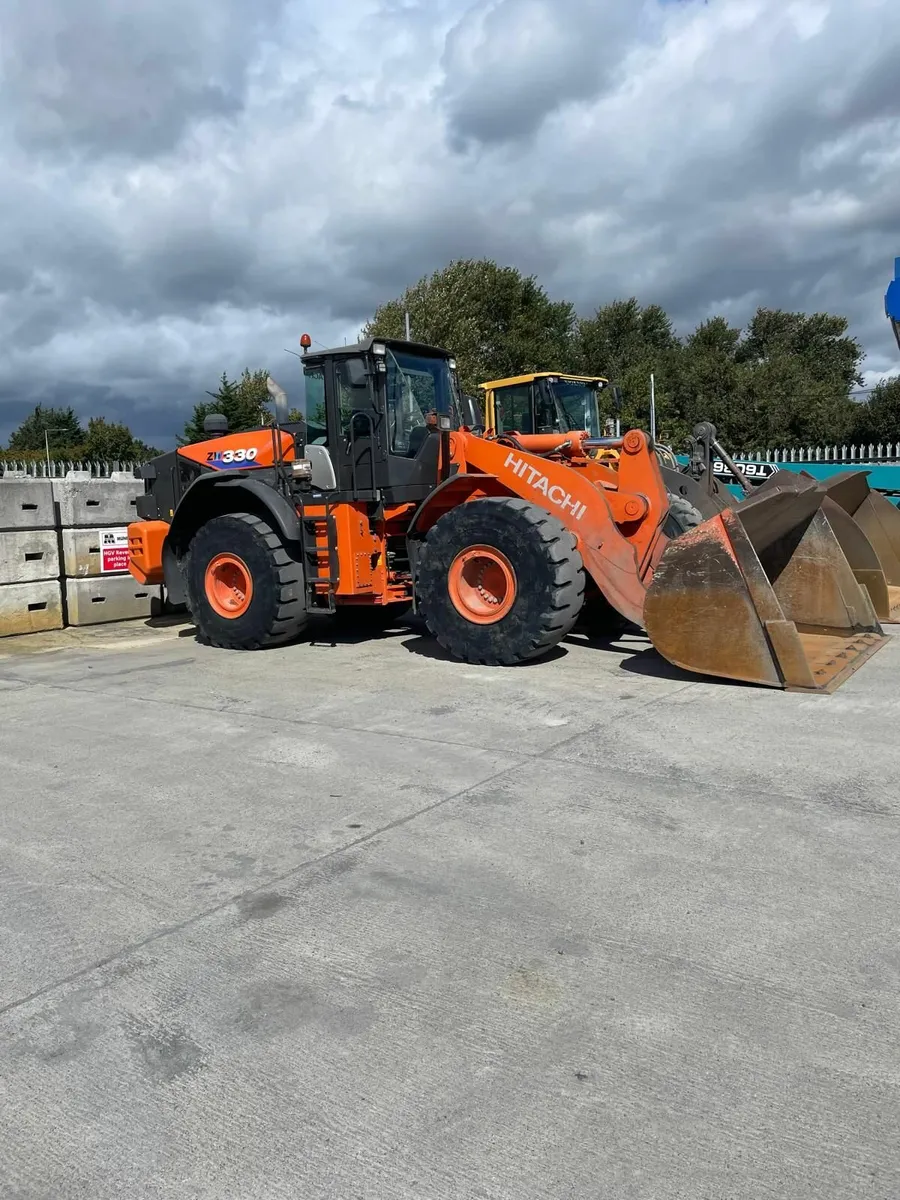 Hitachi 330 loading shovel - Image 1