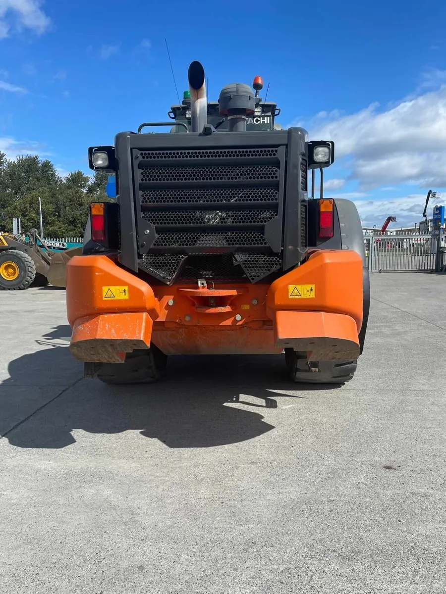 Hitachi 330 loading shovel - Image 4