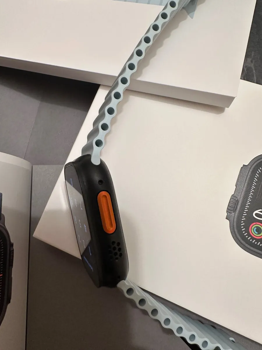 Apple Watch Ultra 2 Black Titanium 49 mm 2024 - Image 4