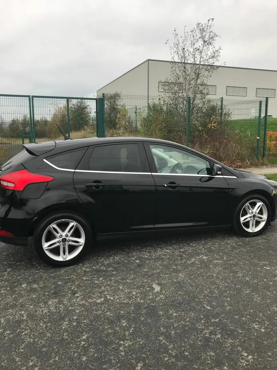 Ford Focus 2017 - Image 2