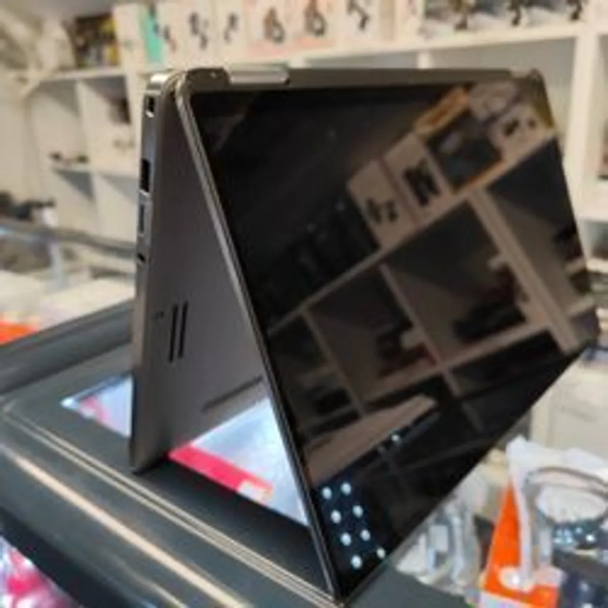 Dell Latitude 7400 2in1 i7 8665U 2.11GHz 16GB RAM 516GB SSD 14.1" FHD Windows 11 Pro (Touch Screen/ Convertable) - Image 4