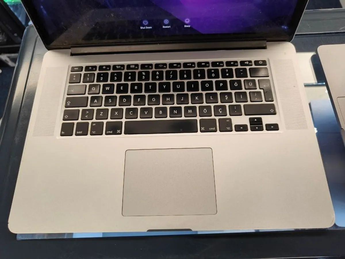 Apple MacBook Pro a1398 Retina 15.4" Mid 2015 256GB SSD 16GB Ram 2.5GHz Core i7 macOS Monterey (Battery Cycle: 845) - Image 3