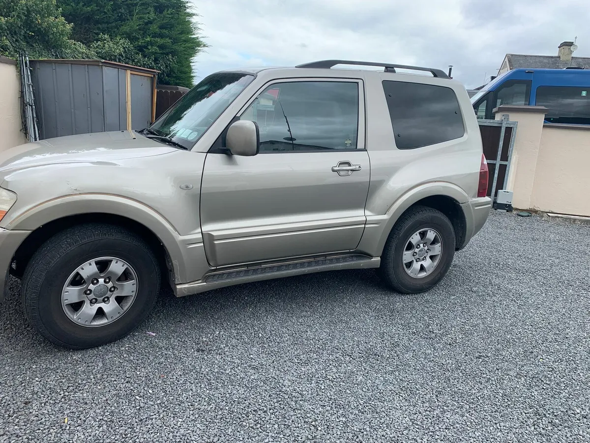 Mitsubishi pajero swb 06 automatic - Image 3