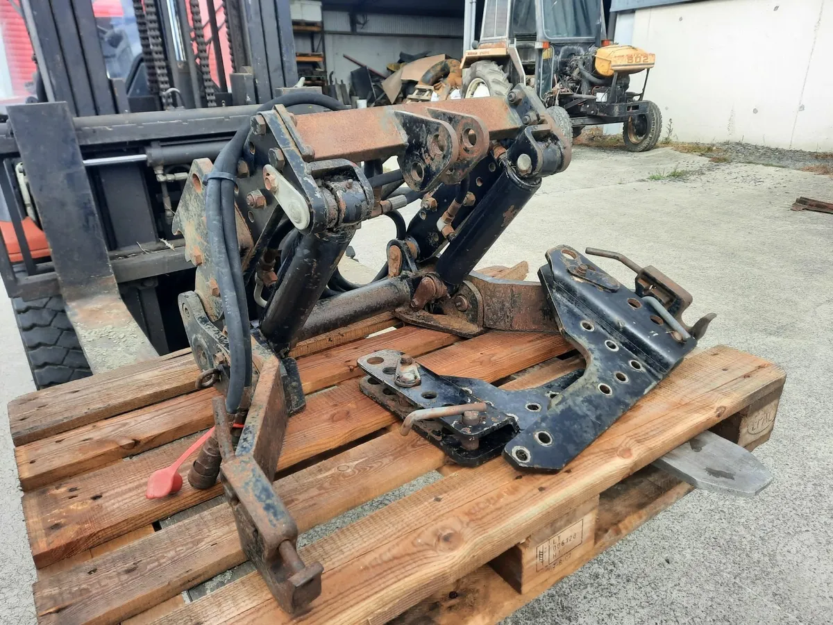 Front Linkage Case CS & Steyr - Image 2