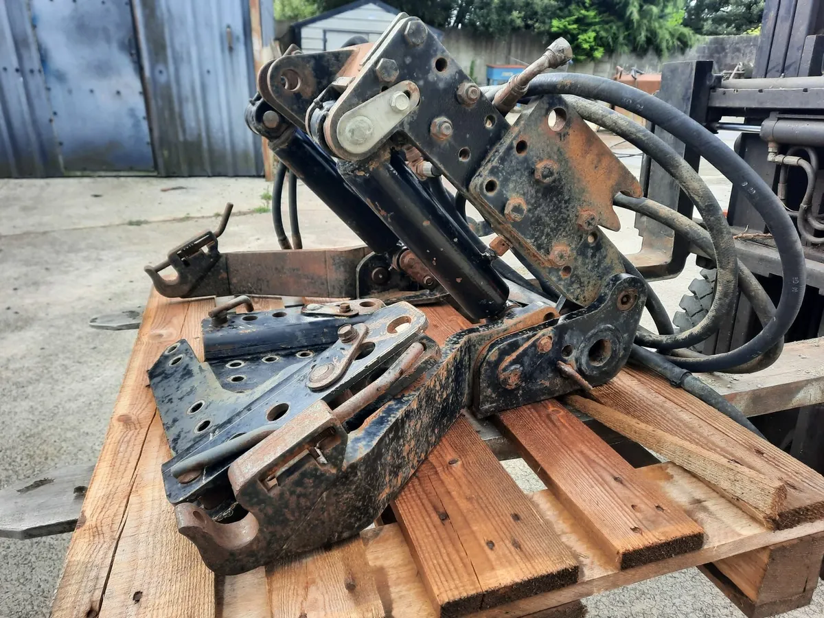 Front Linkage Case CS & Steyr - Image 1