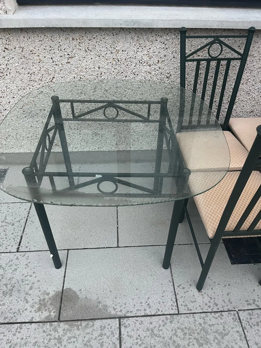 Garden table & chairs - Image 1