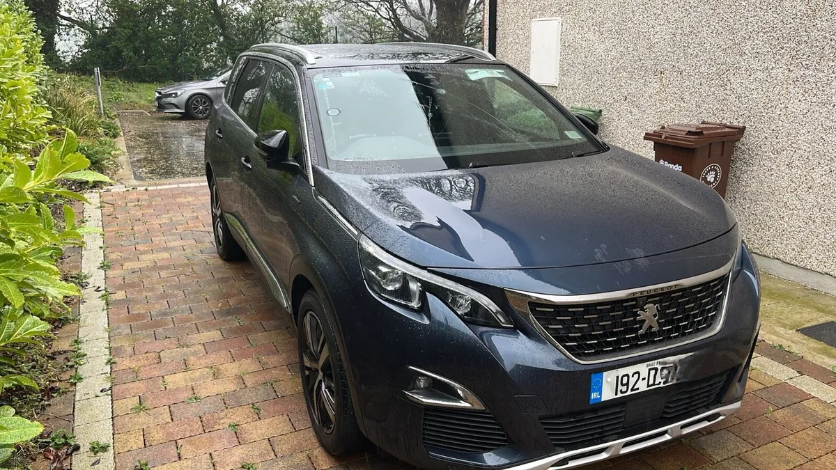 Peugeot 5008 - Image 1