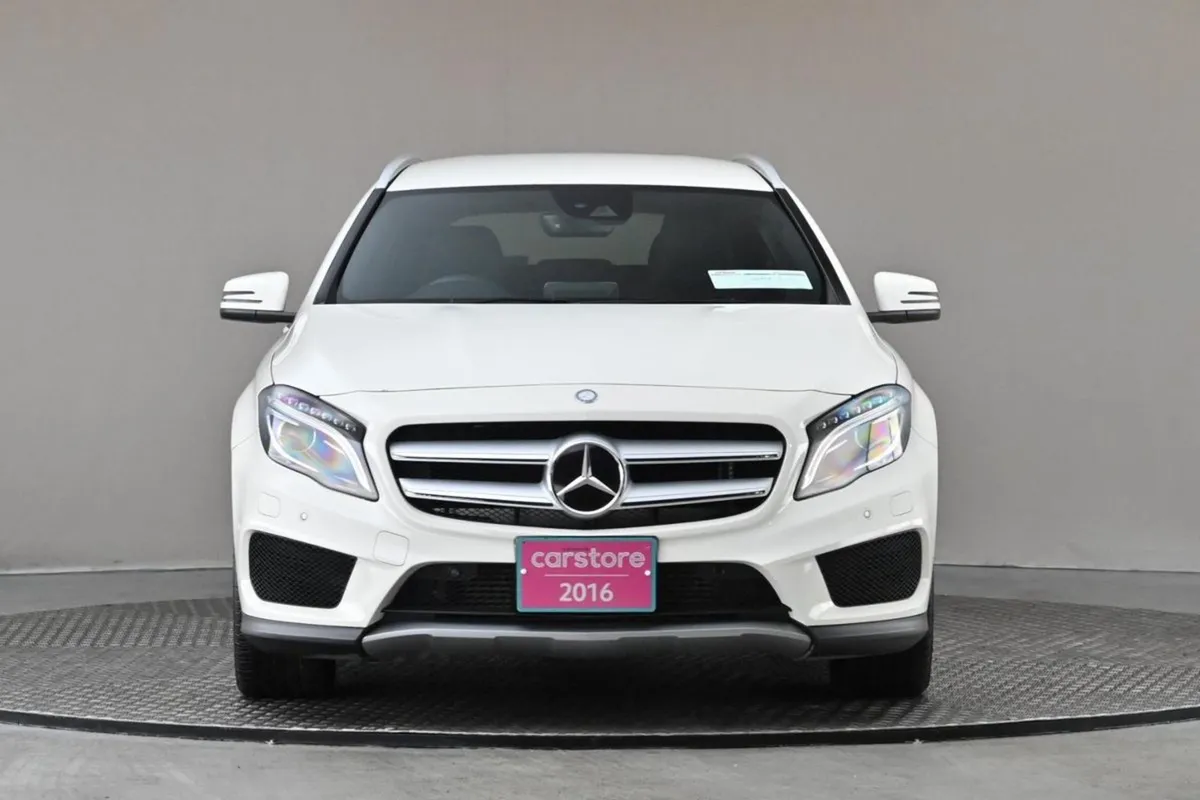 Mercedes-Benz GLA Class GLA 180 AMG Line  leather - Image 2