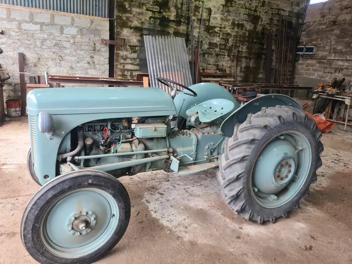 2 fergusson 20s - Image 1