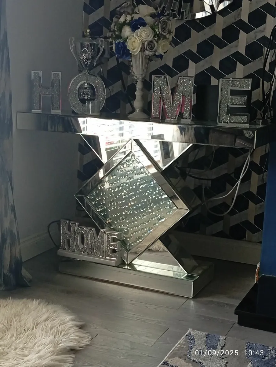 Console table - Image 1