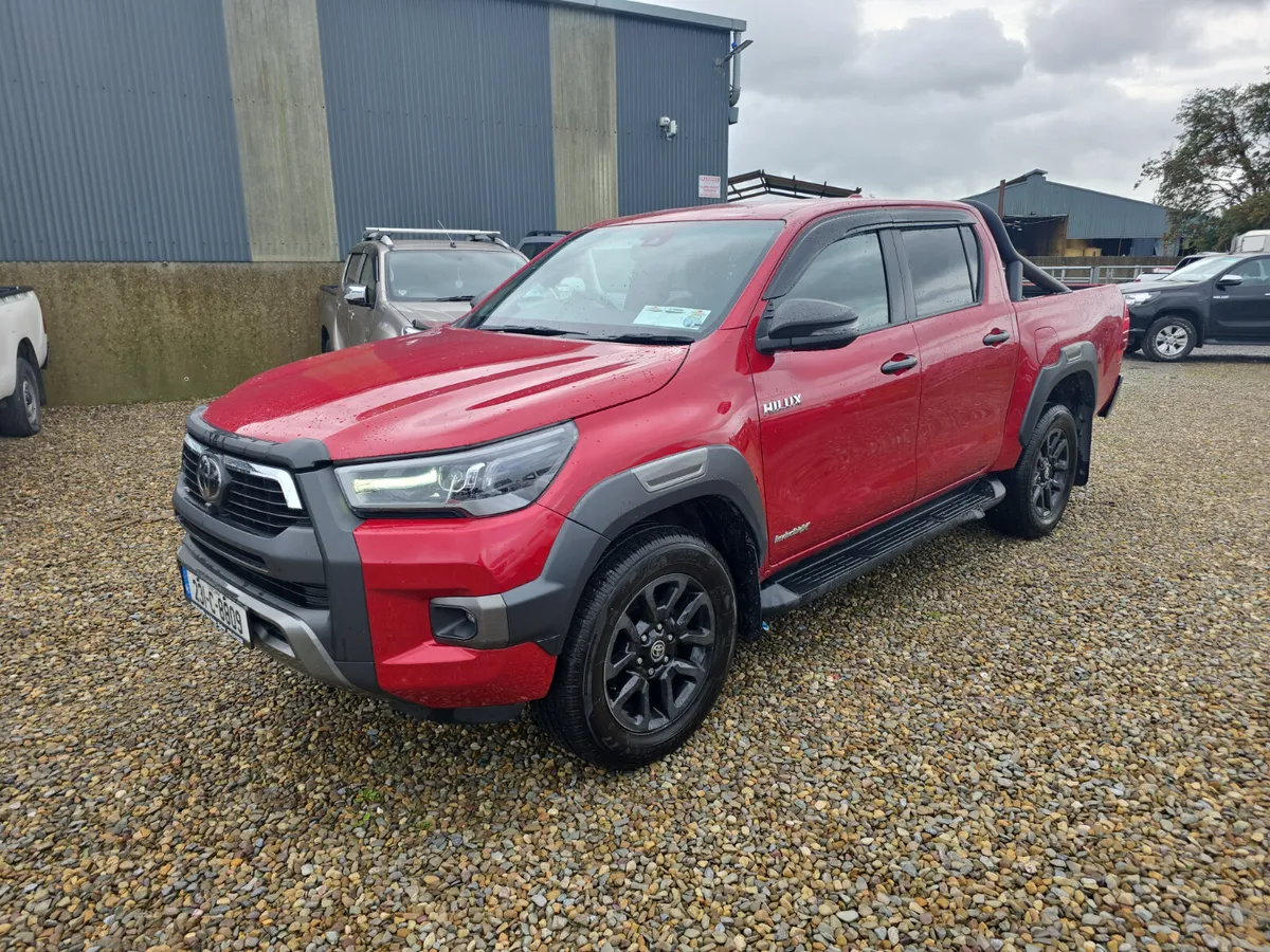 Toyota Hilux 2.8 D4D Invincible X Auto - Image 4