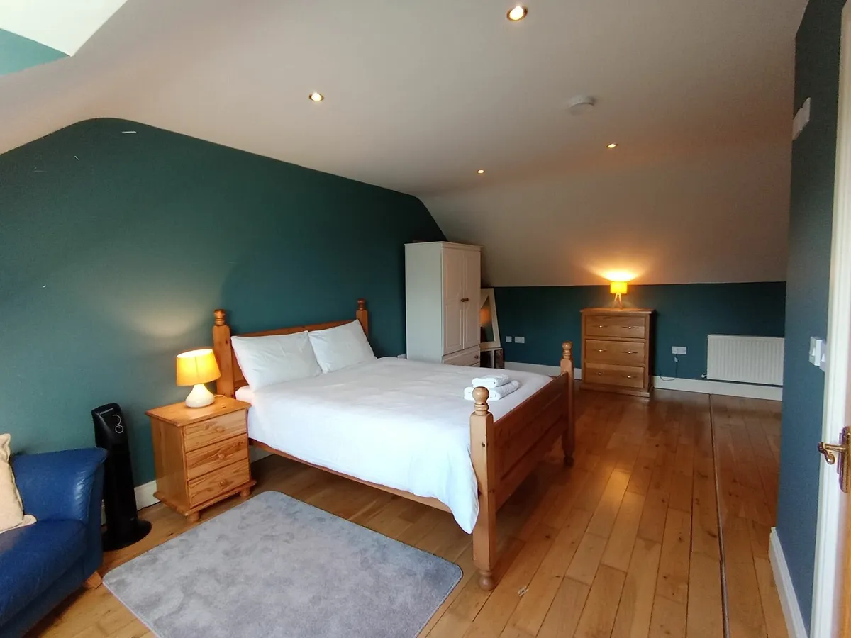 Modern 2-Bedroom Apartment - 5 nights a week - Image 2