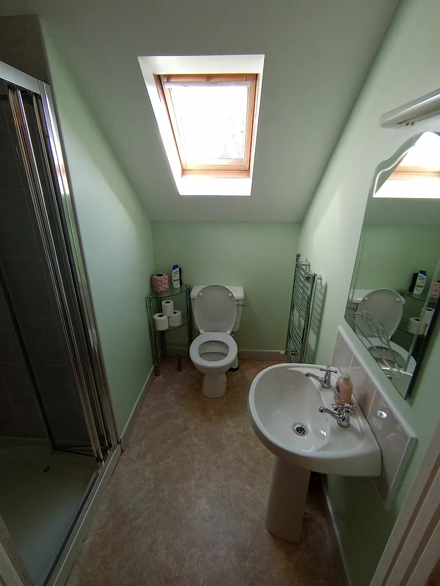 Modern 2-Bedroom Apartment - 5 nights a week - Image 3
