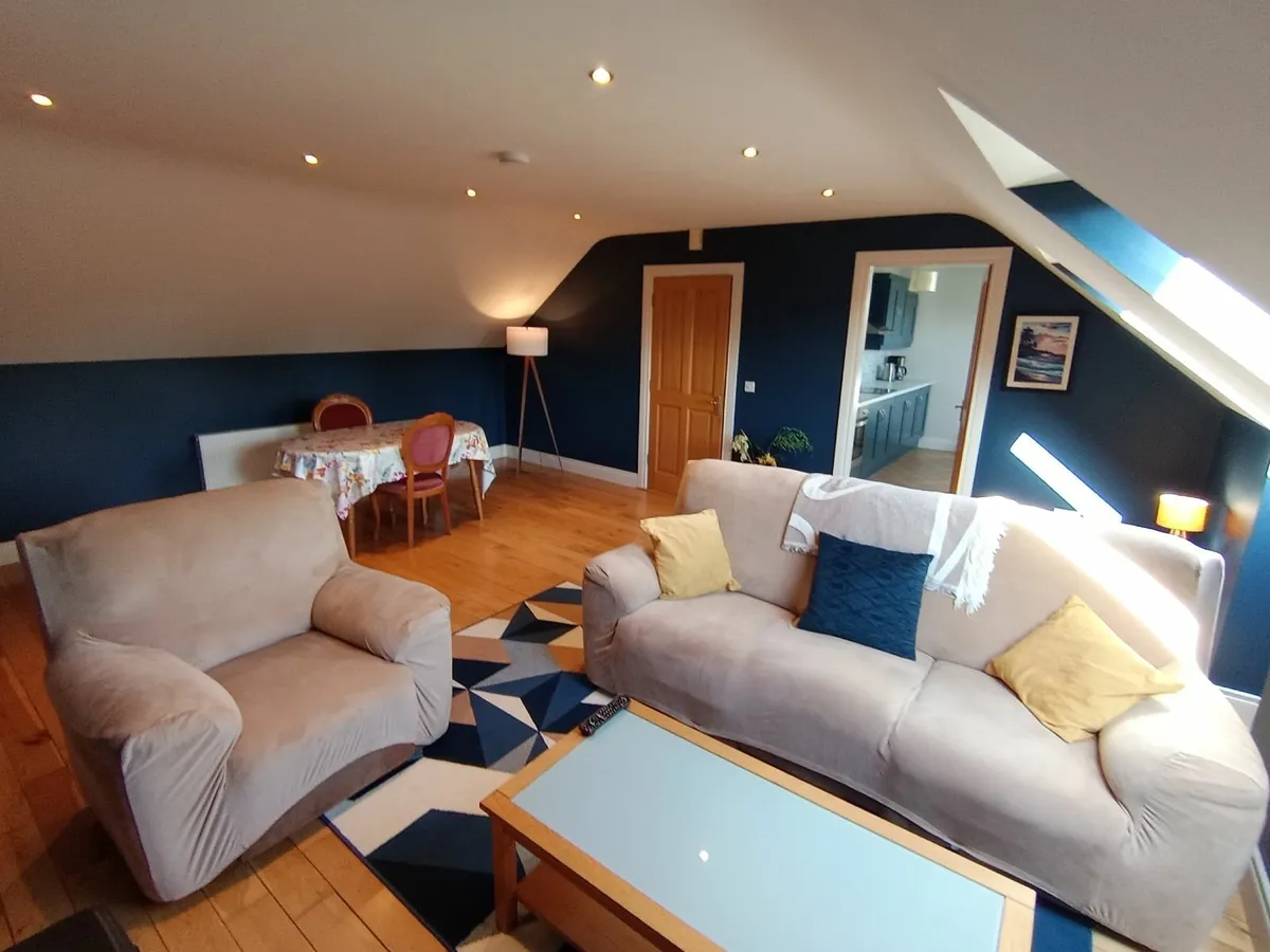 Modern 2-Bedroom Apartment - 5 nights a week - Image 1