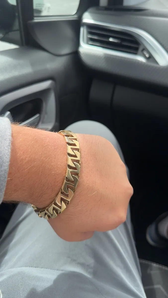 9ct gold bracelet - Image 1