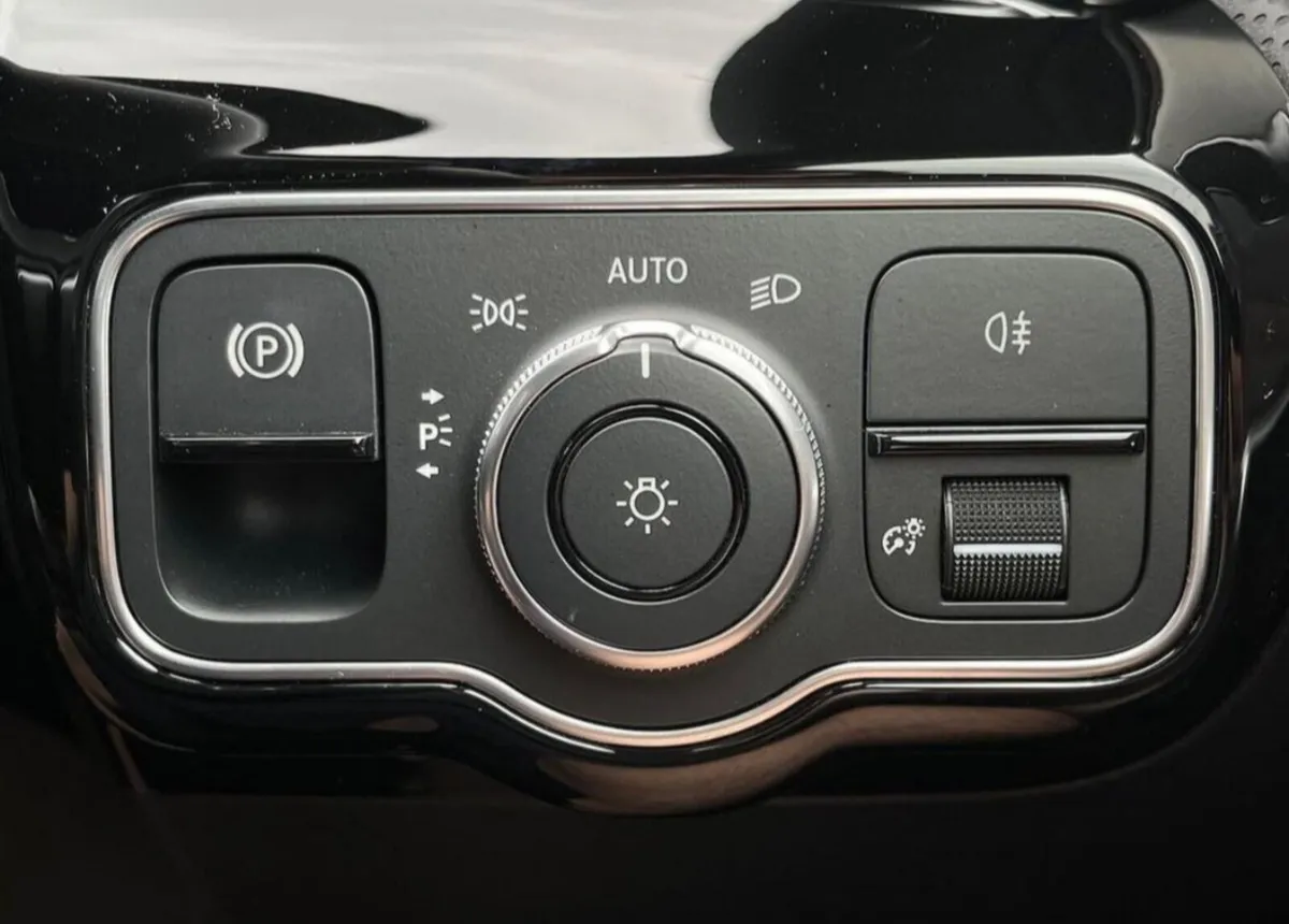 Mercedes-Benz A-Class 2021 Saloon - Image 4