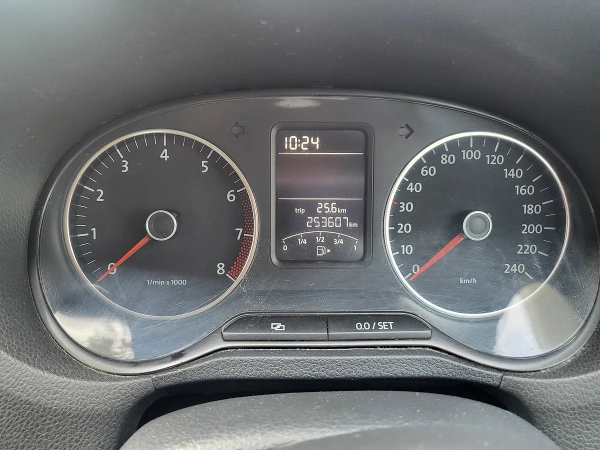 Volkswagen Polo 2010 - Image 3
