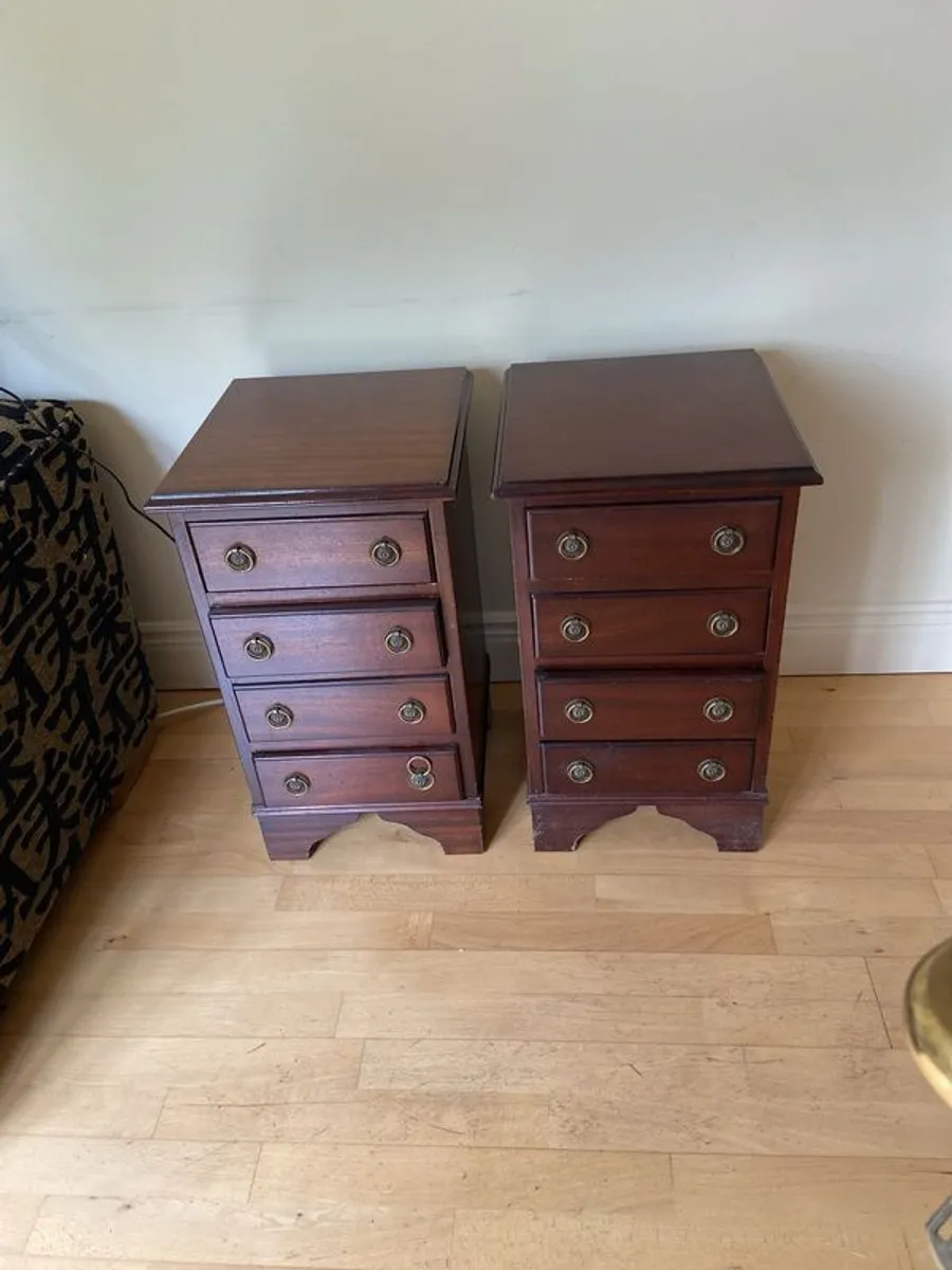 Mahogany Chest of Drawers & 2 lockers - Image 3
