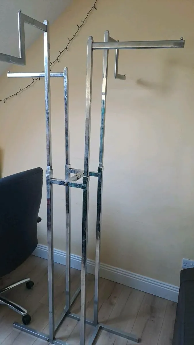 Heavy Duty retail clothes hanging rail - Image 1