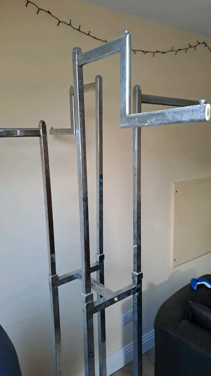Heavy Duty retail clothes hanging rail - Image 2