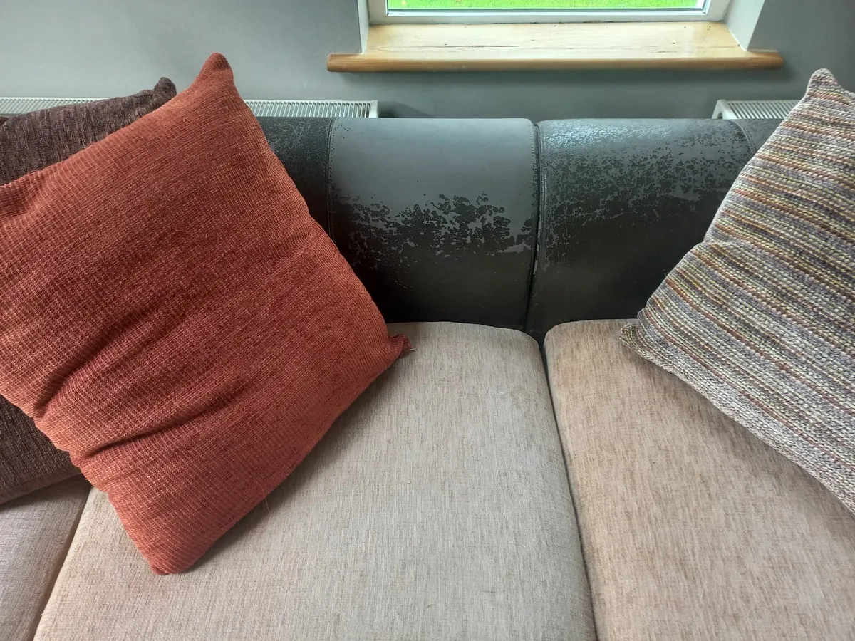 Couch - Image 4