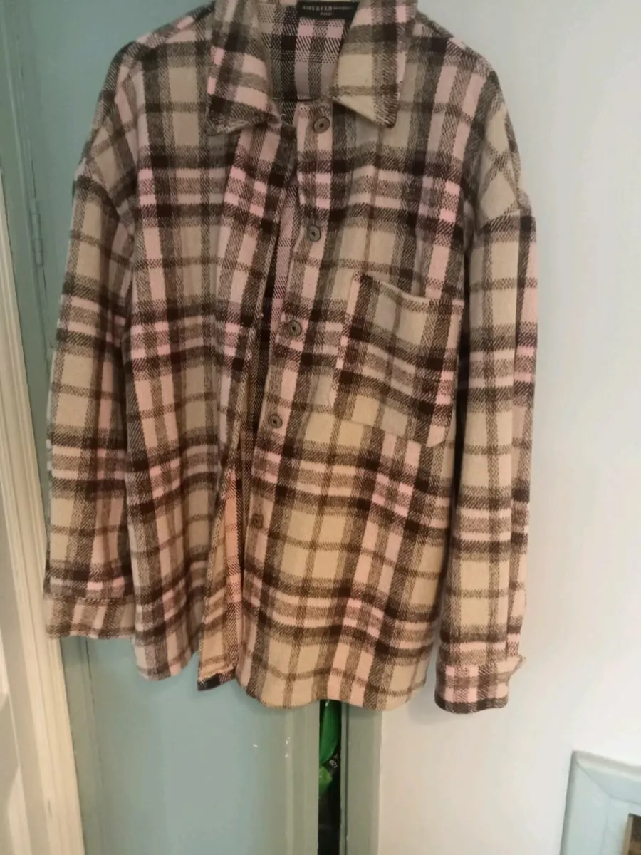 Ladies shacket size 10 - Image 1