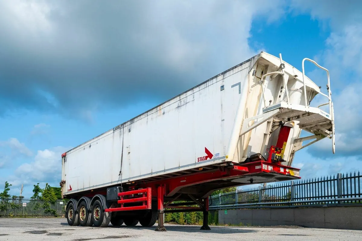 Bulk Alloy Tipping Trailer For SALE - Image 1