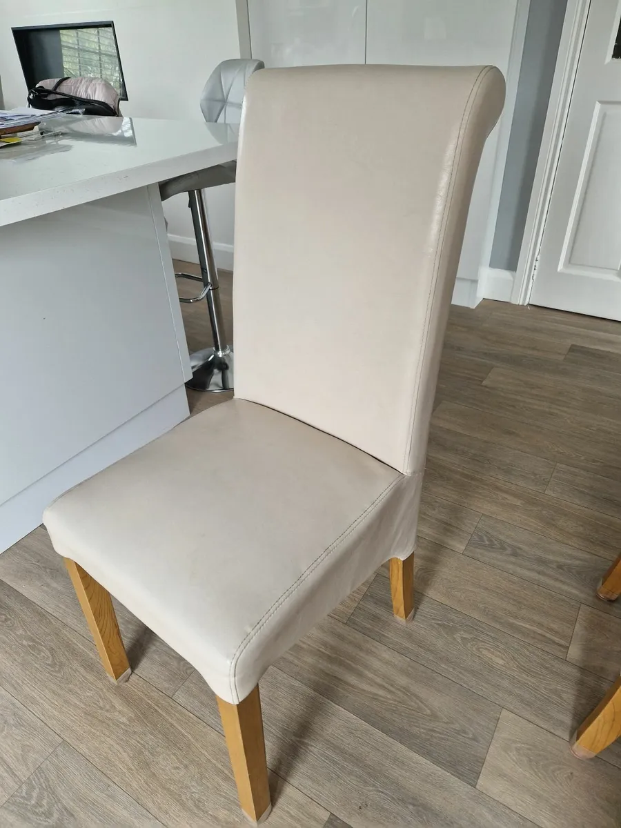 6 Cream leather dining chairs - Image 1
