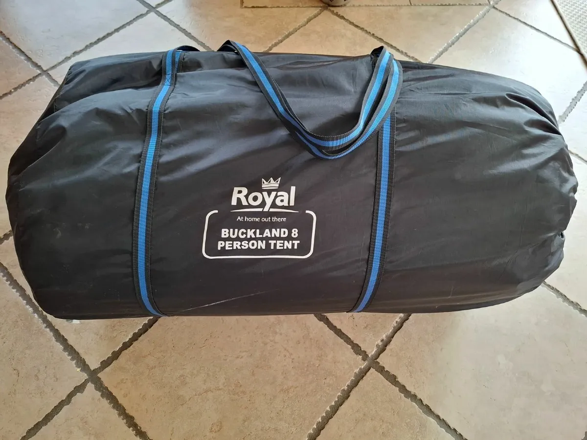 8 Man Tent - Complete camping setup - Image 2