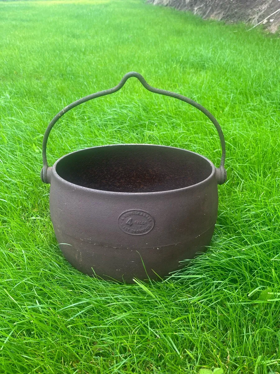 Antique Cast Iron Kendrick 4 Gallon Pot - Image 1