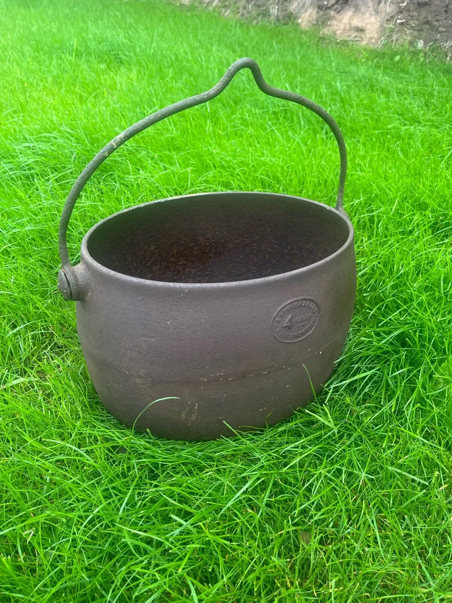 Antique Cast Iron Kendrick 4 Gallon Pot - Image 2