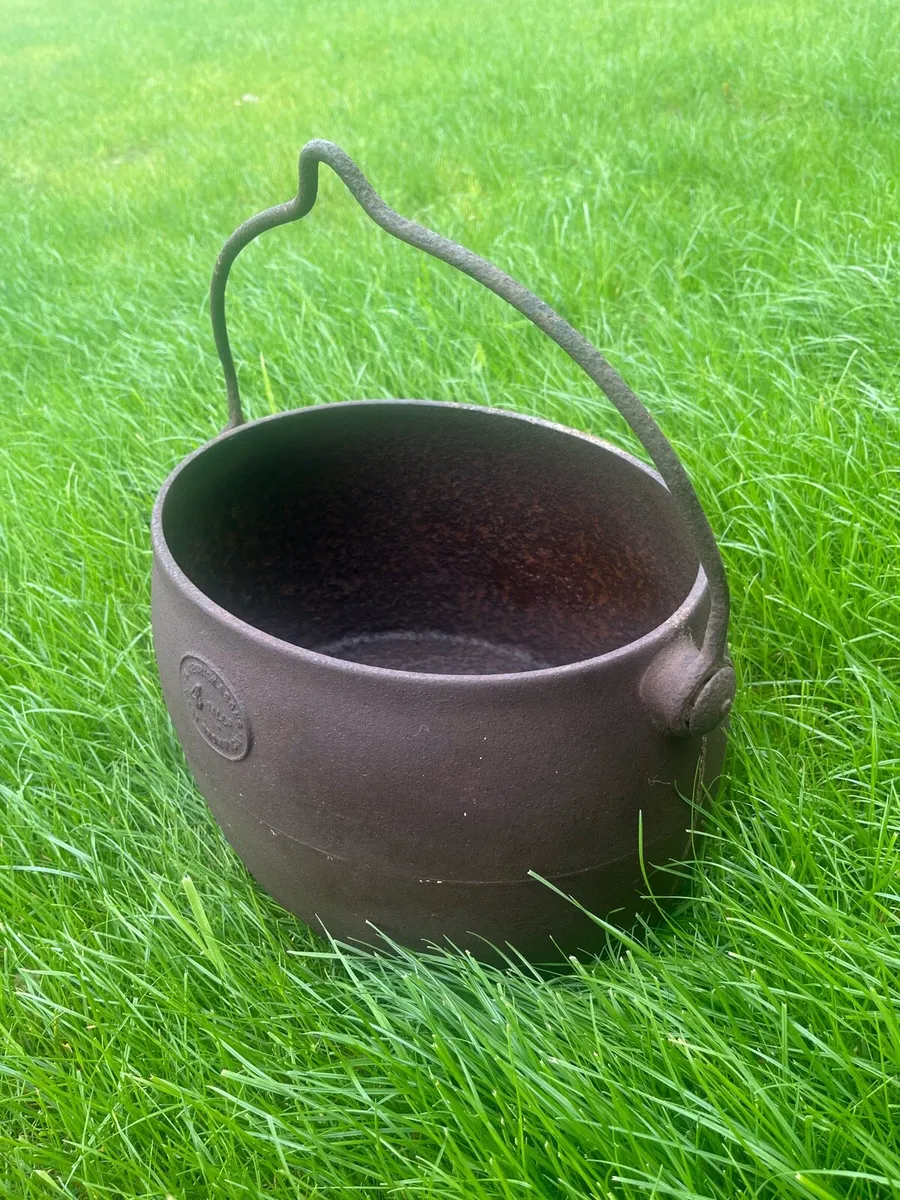 Antique Cast Iron Kendrick 4 Gallon Pot - Image 3