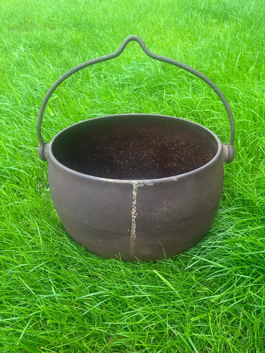 Antique Cast Iron Kendrick 4 Gallon Pot - Image 4