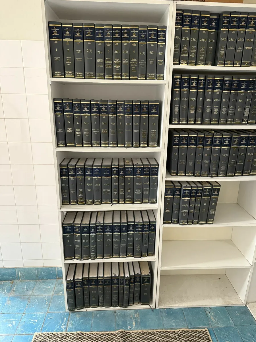 Legal Books - A Large Library 150ft of books - Image 1