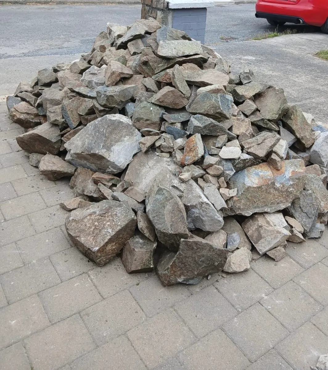 Free quarry stone - Image 1